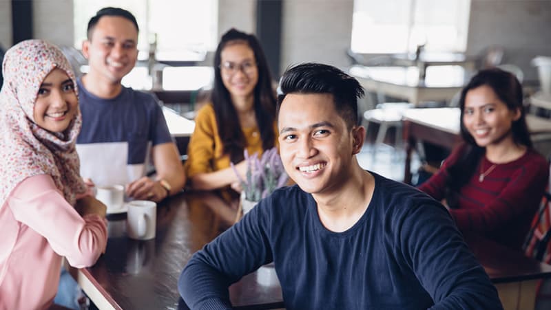 图片——亚洲学生团体,800像素 x 451像素